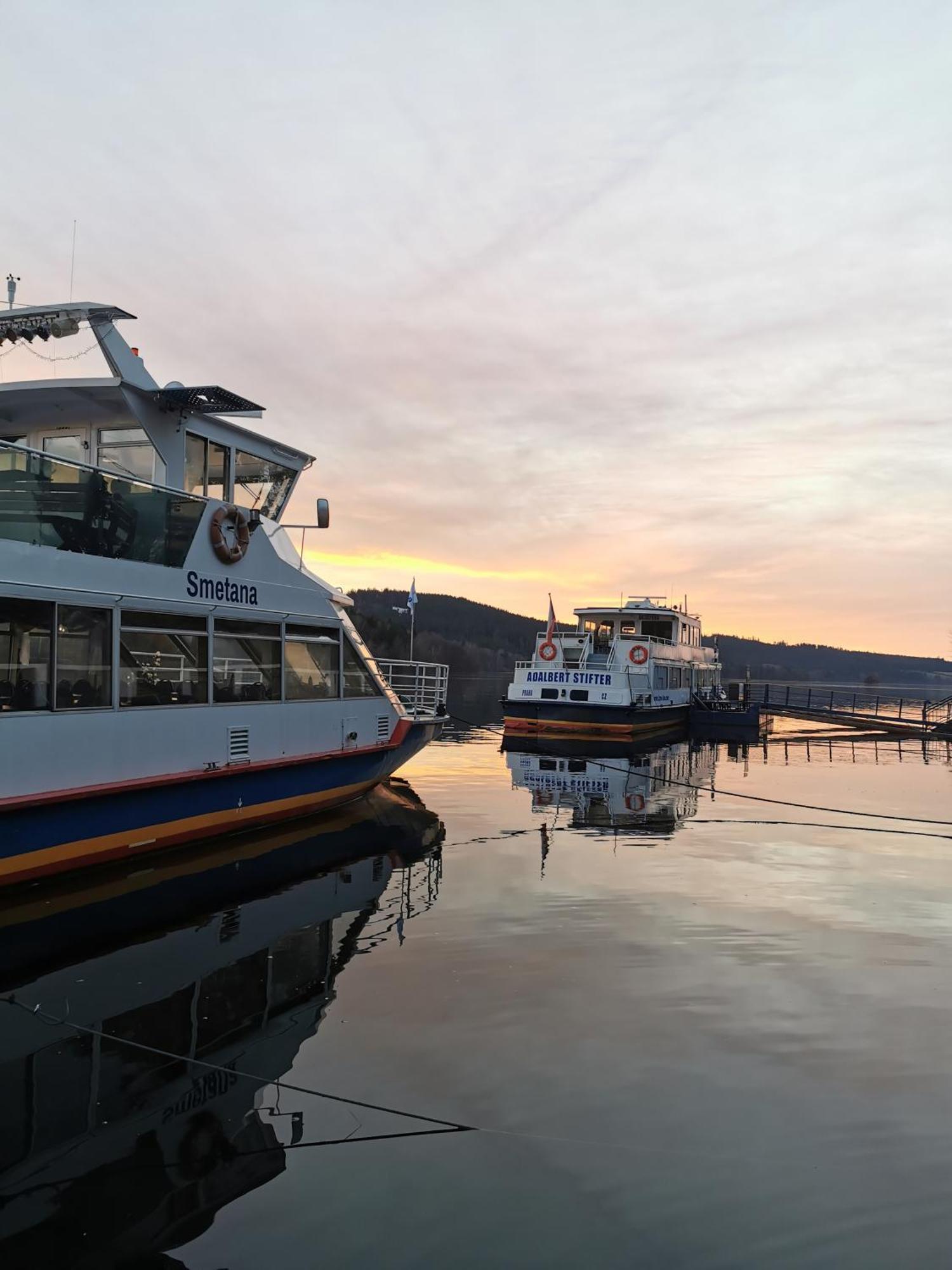 Apartman S Terasou A Vyhledem Na Jezero Lipno Kovarov  Buitenkant foto