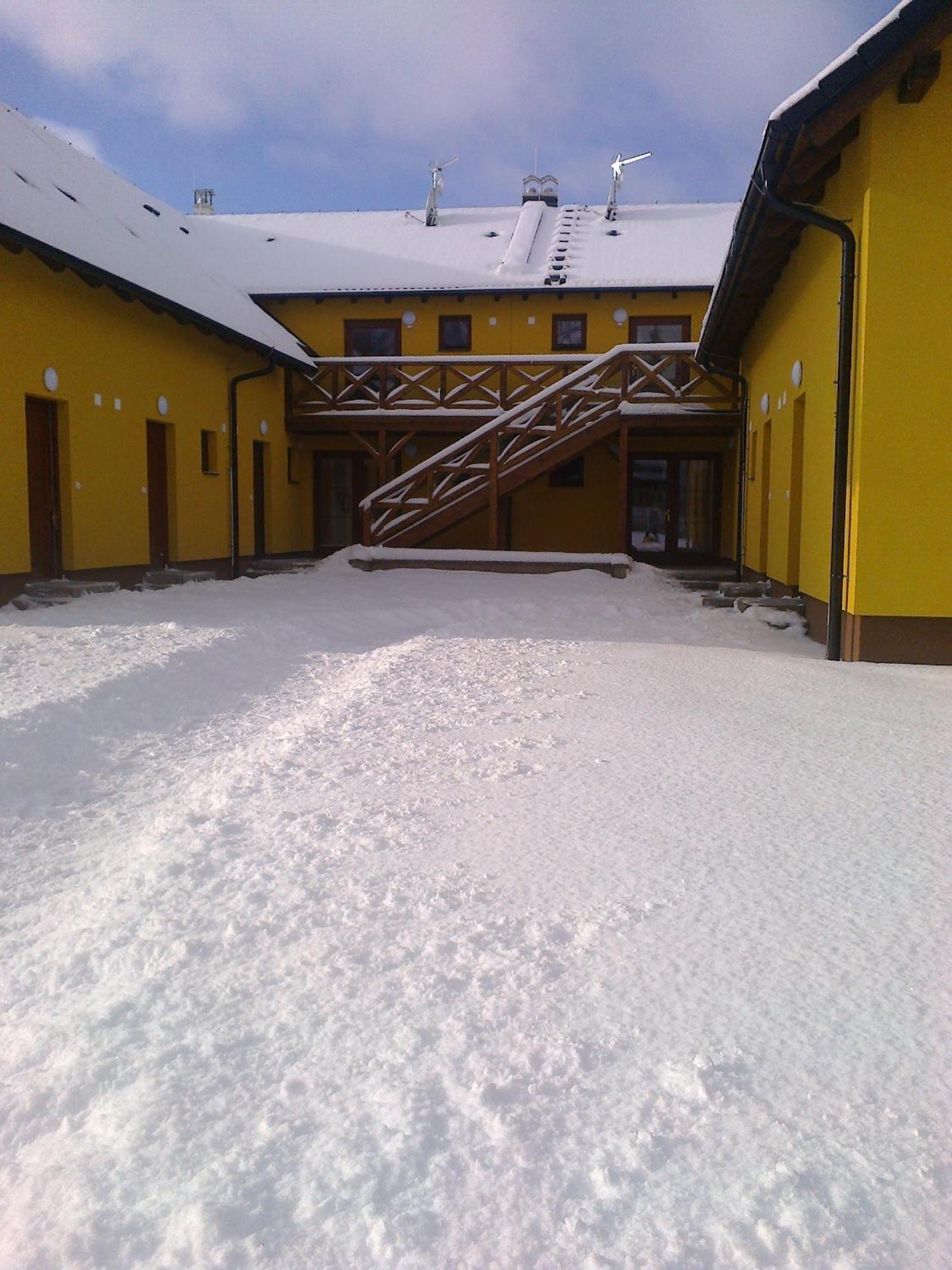 Apartman S Terasou A Vyhledem Na Jezero Lipno Kovarov  Buitenkant foto